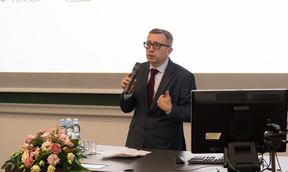 Prelegent podczas wykładu