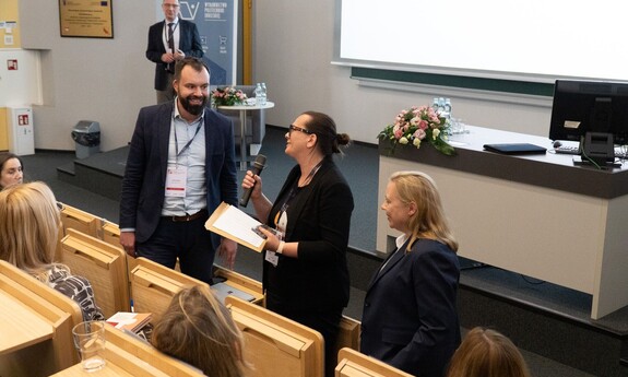 Prelegenci podczas dyskusji